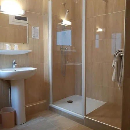 فندق Saint Sebastien 2*